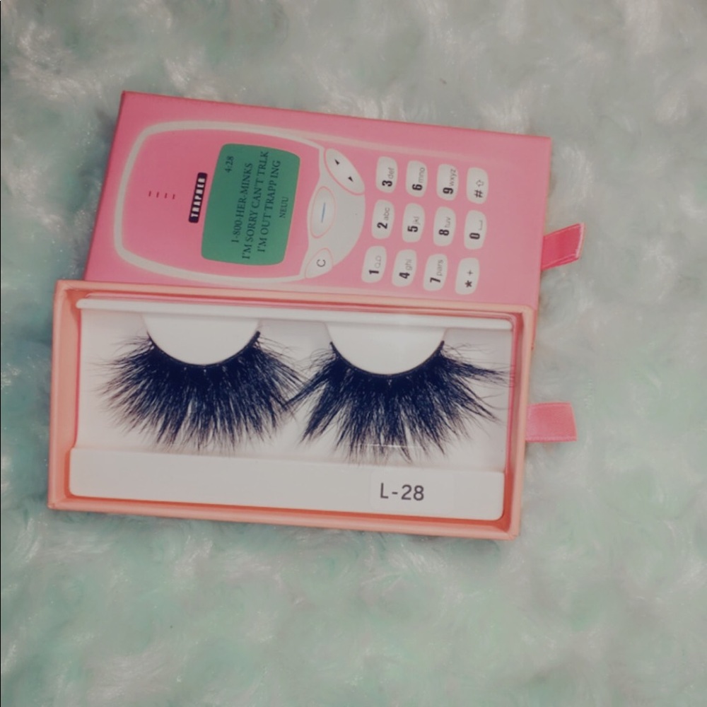 Lashes - Picture 2 of 4